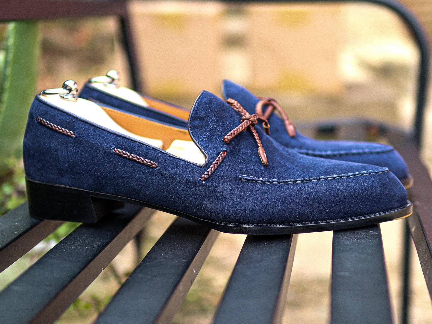 Loafer With Blue Straw Patterned Ribbon