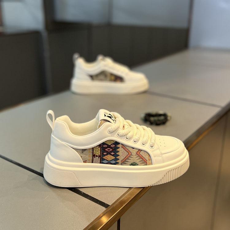 Men's embroidered sneakers