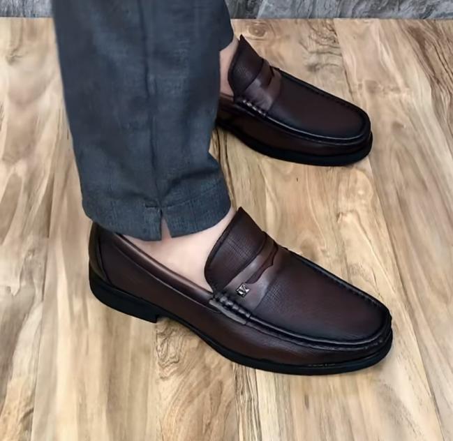 Men Textured Lightweight Leather Loafers