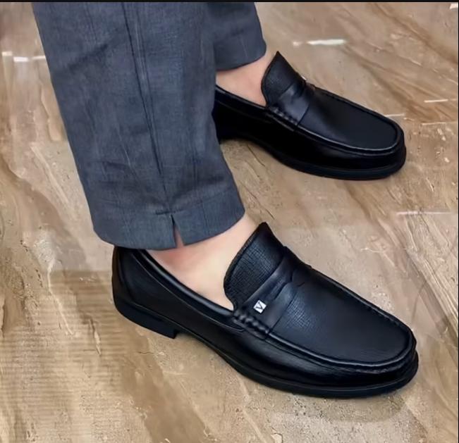 Men Textured Lightweight Leather Loafers