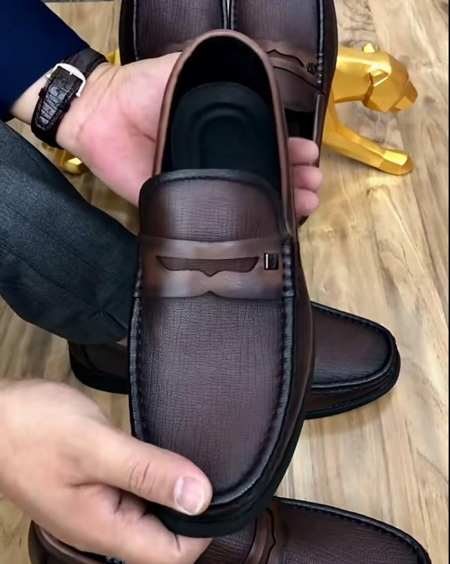 Men Textured Lightweight Leather Loafers